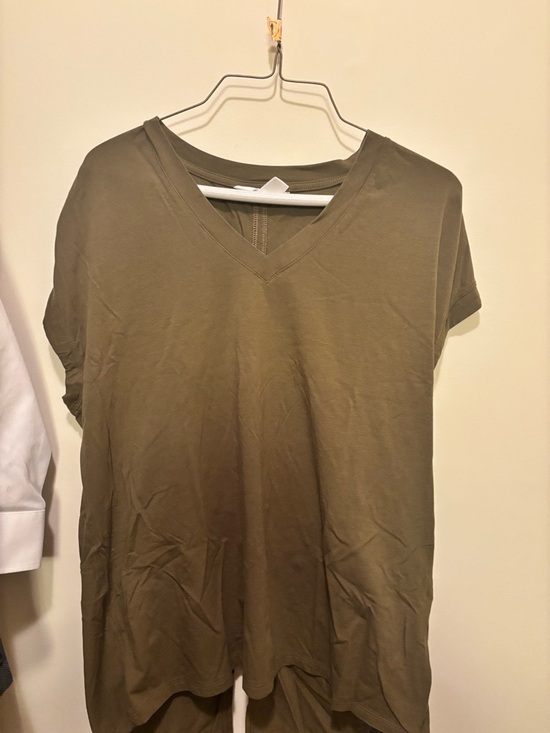 Athleta Tops - Athleta Olive Green V-Neck Short Sleeve Top